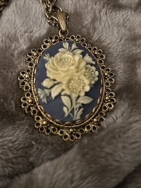 Vintage SHP Signed Cream Rose Cameo Blue Floral Filigree Gold Toned Necklace